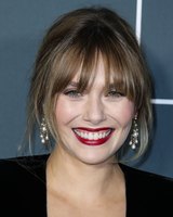 Elizabeth Olsen Sweatshirt #3757059