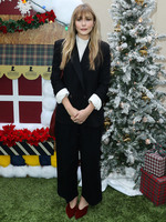 Elizabeth Olsen t-shirt #3784459