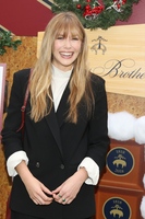 Elizabeth Olsen longsleeve t-shirt #3784487