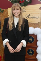 Elizabeth Olsen Sweatshirt #3784520