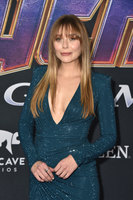 Elizabeth Olsen Sweatshirt #3828750