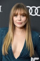 Elizabeth Olsen Sweatshirt #3828783
