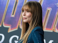 Elizabeth Olsen Sweatshirt #3828790
