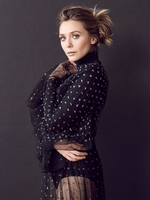 Elizabeth Olsen Sweatshirt #3873031