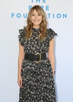Elizabeth Olsen Sweatshirt #3904383