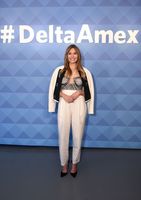 Elizabeth Olsen longsleeve t-shirt #3904398