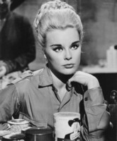 Elke Sommer Longsleeve T-shirt #1529583