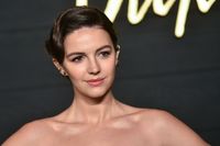 Ella Hunt longsleeve t-shirt #3911373