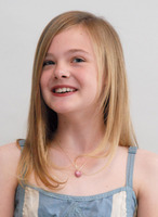 Elle Fanning longsleeve t-shirt #2221135