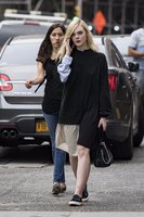 Elle Fanning Sweatshirt #2800030