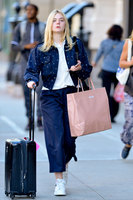 Elle Fanning Sweatshirt #2800032