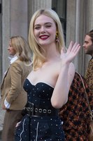 Elle Fanning Sweatshirt #2800044