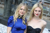 Elle Fanning Sweatshirt #2800051