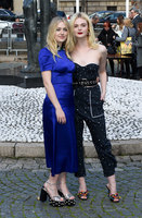 Elle Fanning Sweatshirt #2800056