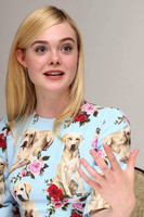 Elle Fanning longsleeve t-shirt #2864343