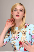 Elle Fanning longsleeve t-shirt #2864369