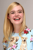 Elle Fanning longsleeve t-shirt #2864377