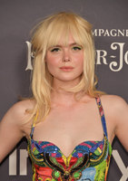 Elle Fanning longsleeve t-shirt #2864422