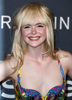 Elle Fanning Sweatshirt #2864427