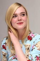 Elle Fanning longsleeve t-shirt #2864438
