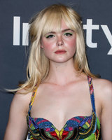 Elle Fanning longsleeve t-shirt #2864452