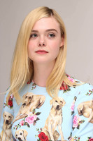 Elle Fanning longsleeve t-shirt #2864464