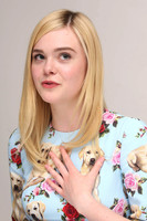 Elle Fanning longsleeve t-shirt #2864482