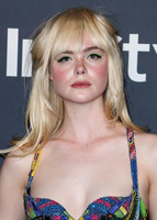 Elle Fanning Sweatshirt #2864576