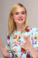 Elle Fanning longsleeve t-shirt #2864640