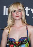 Elle Fanning Sweatshirt #2864655