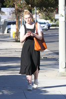 Elle Fanning Sweatshirt #2913500