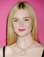 Elle Fanning Sweatshirt #2913502