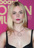 Elle Fanning Sweatshirt #2913506