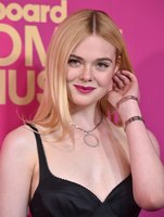 Elle Fanning Sweatshirt #2913537