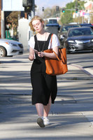 Elle Fanning Sweatshirt #2913553