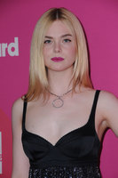 Elle Fanning t-shirt #2913578