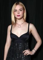 Elle Fanning longsleeve t-shirt #2913606