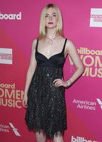 Elle Fanning Sweatshirt #2913610