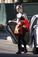 Elle Fanning Sweatshirt #2913614