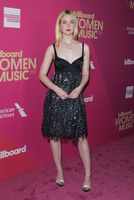 Elle Fanning Sweatshirt #2913627