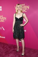 Elle Fanning hoodie #2913637