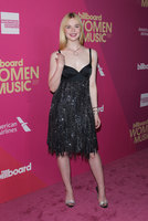 Elle Fanning hoodie #2913647