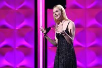 Elle Fanning hoodie #2913653