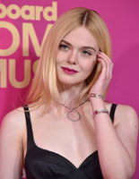 Elle Fanning hoodie #2913664