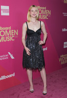 Elle Fanning longsleeve t-shirt #2913669