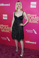 Elle Fanning Sweatshirt #2913699