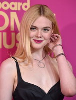 Elle Fanning t-shirt #2913712