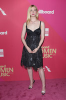 Elle Fanning Sweatshirt #2913715