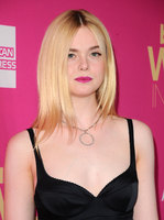 Elle Fanning Sweatshirt #2913720