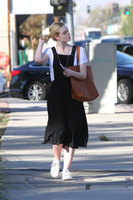 Elle Fanning Sweatshirt #2913723